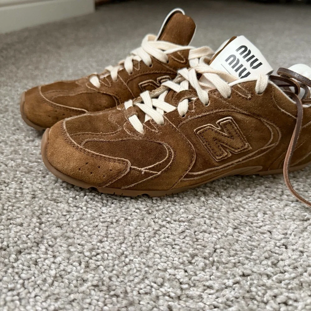 Miu Miu Brown Suede New Balance sneakers - Picture 2 of 9